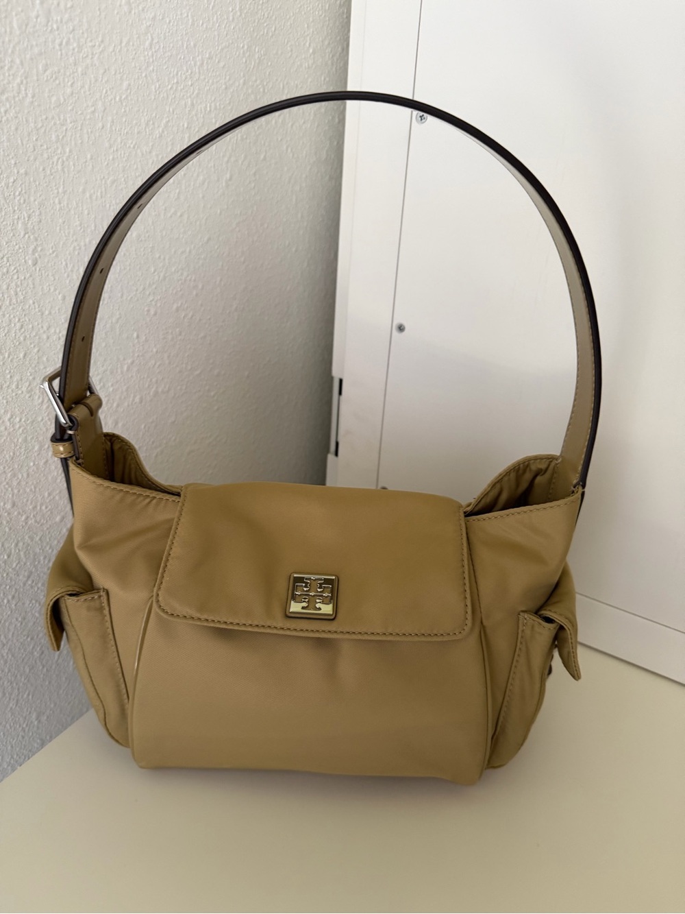 Tory Burch Virginia Pocket Shoulder Bag.